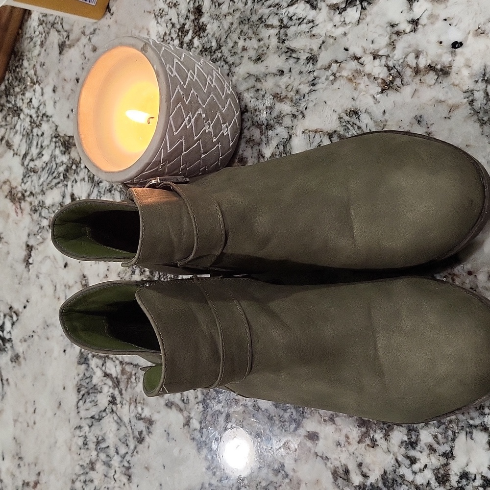 LovMark Size 10 Ankle Boot
